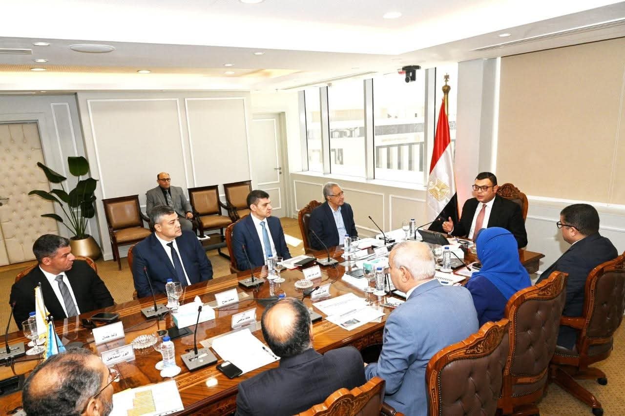 وزير الإسكان يتابع موقف مشروعات الإسكان بمحافظة بورسعيد