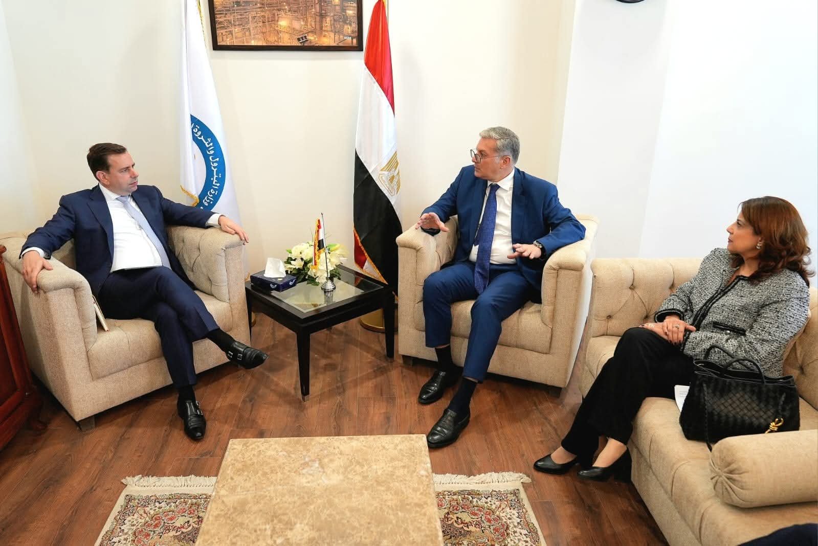 وزير البترول والثروة المعدنية يستقبل وفدًا رفيع المستوى من شركة شل العالمية