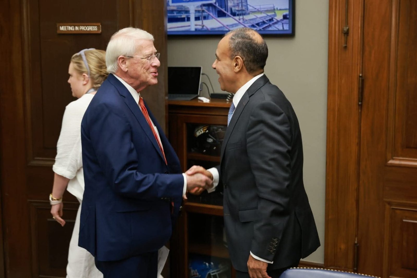 وزير الخارجية والهجرة يلتقي السيناتور “روجر ويكر” بمجلس الشيوخ الأمريكي