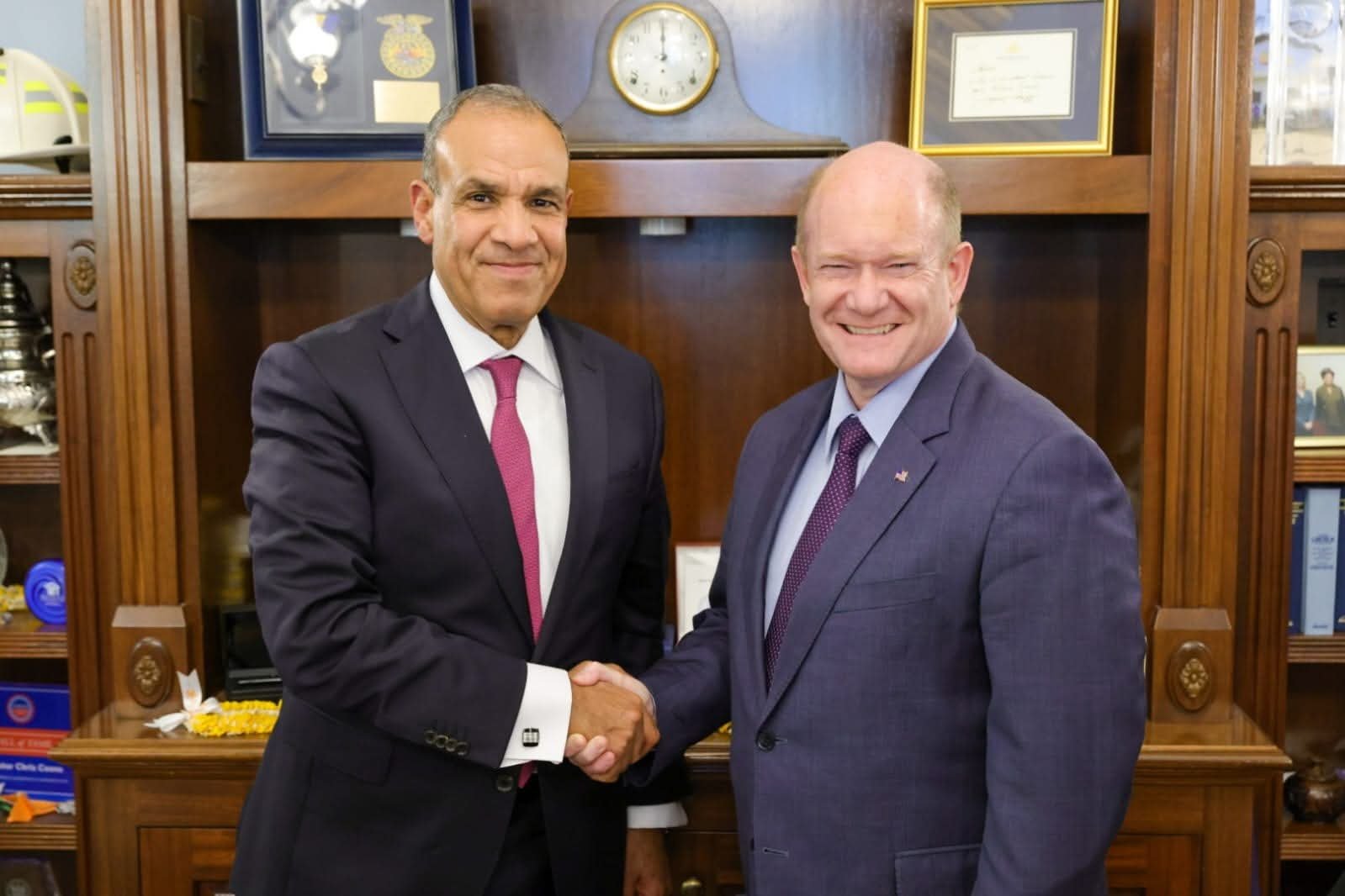 وزير الخارجية والهجرة يلتقي السيناتور “كريس كونز” زعيم الأقلية باللجنة الفرعية لاعتمادات الدفاع وعضو لجنة العلاقات الخارجية بمجلس الشيوخ