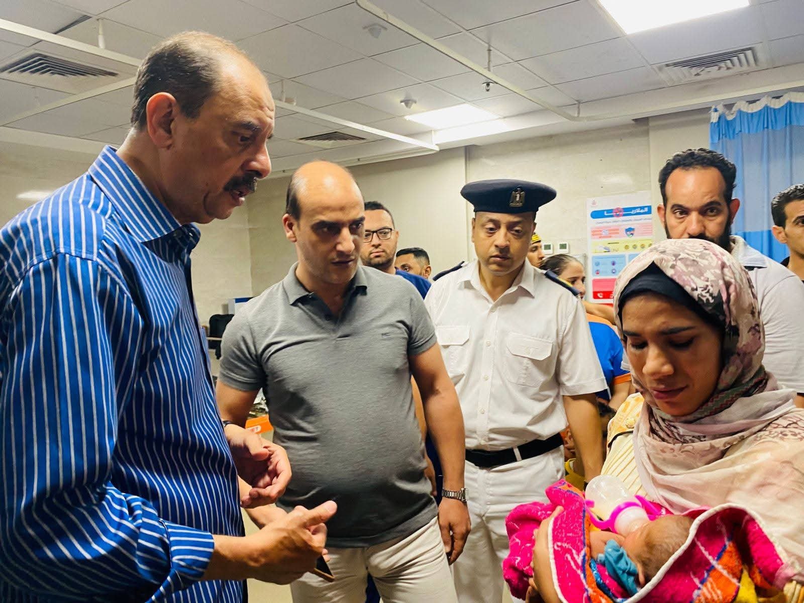 في جولة  مفاجئة بطهطا..محافظ سوهاج يتفقد عددا من الشوارع والميادين ومستشفى طهطا العام .. ويوجه بتحسين الخدمات والتعامل الفوري مع تزاحم مركبات “التوك توك”