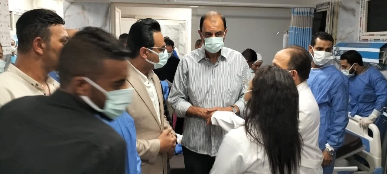 محافظ سوهاج يتفقد مصابي حريق مطعم “ميدان الشبان” ويوجه بتوفير الرعاية الطبية الكاملة