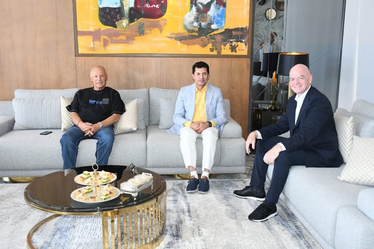 خلال لقاء وزير الرياضة ورئيس الاتحاد المصري برئيس الاتحاد الدولي لكرة القدم..إنفانتينو يقبل دعوة وزير الرياضة لحضور افتتاح معسكر المنتخبات الوطنية مارس المقبل