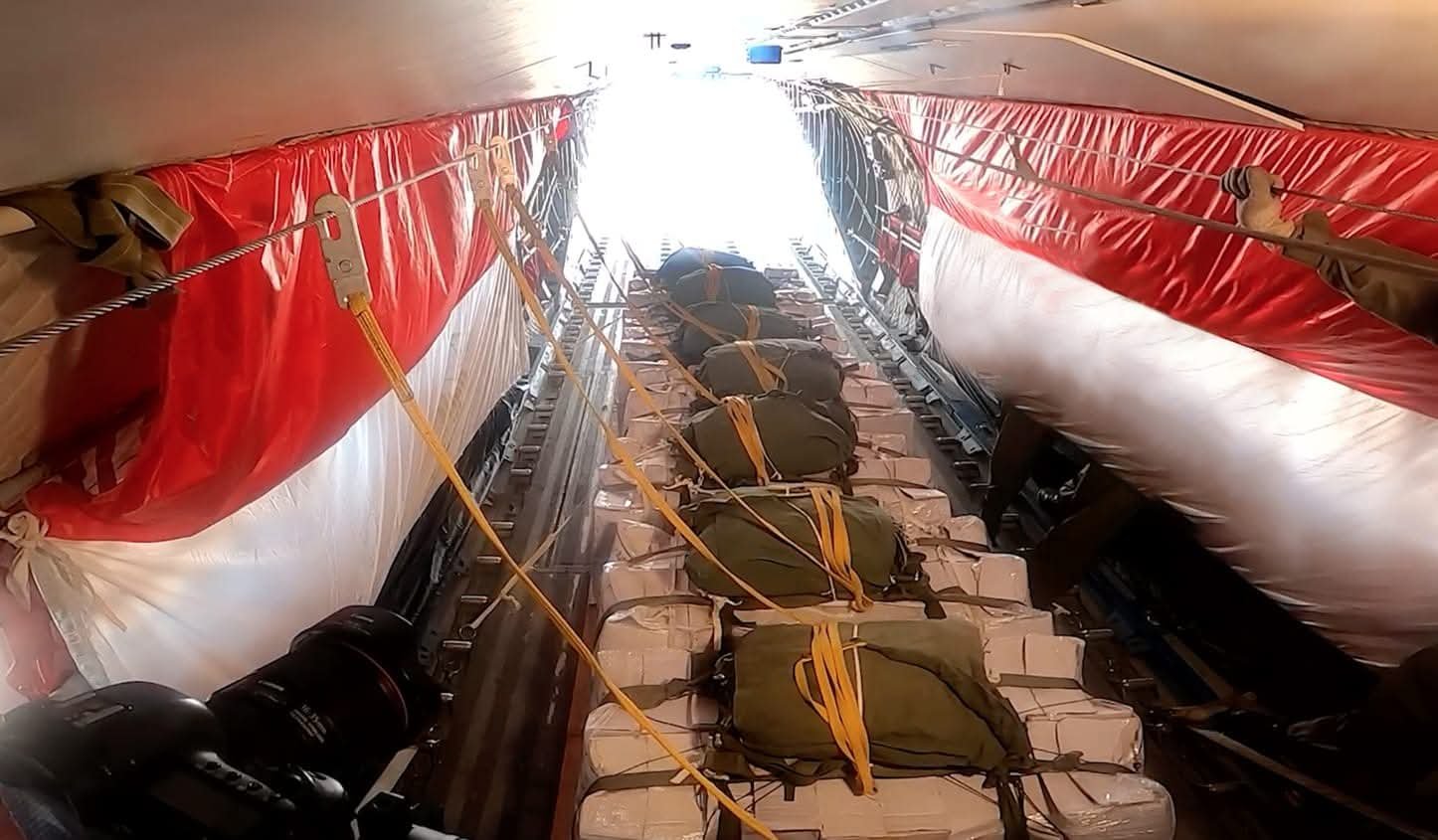 مصر تواصل أعمال الإسقاط الجوى للمساعدات الإنسانية على قطاع غزة