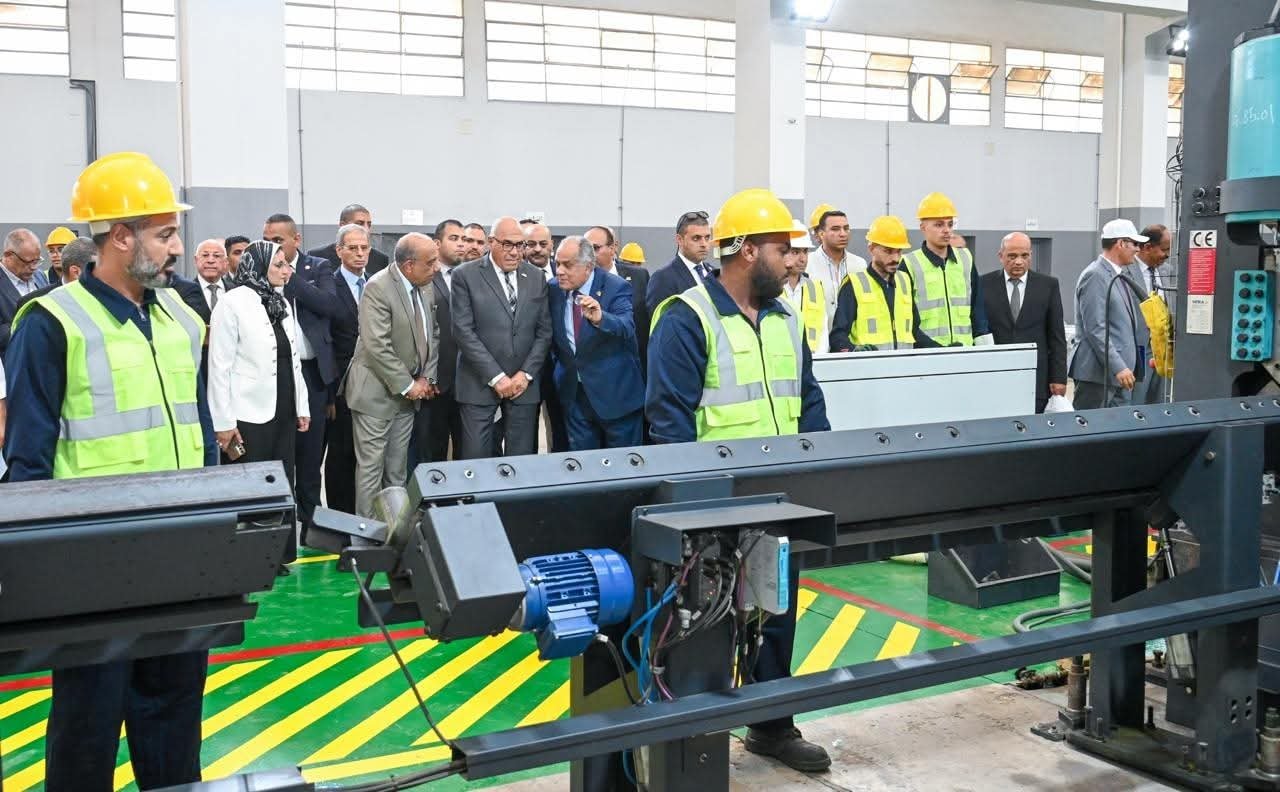 رئيس الهيئة العربية للتصنيع ووزير الكهرباء يشهدان افتتاح خط إنتاج أبراج كهرباء الجهد العالي والفائق بمصنع الطائرات