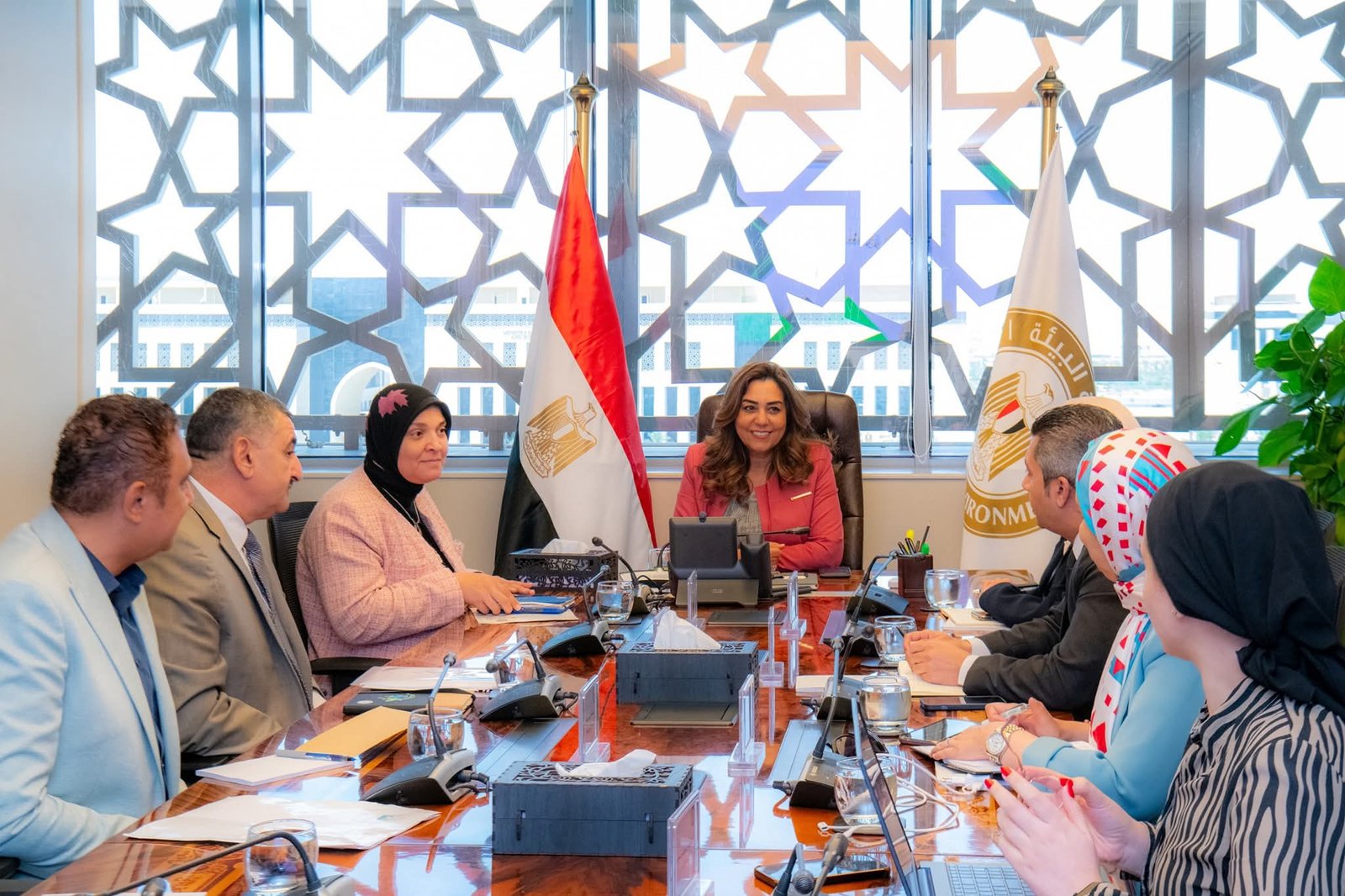 استكمالًا لسلسلة لقاءاتها مع قيادات وزارة البيئة لمتابعة ملفات العمل البيئي:د. منال عوض تستعرض الموازنة العامة لوزارة البيئة وجهود صندوق حماية البيئة