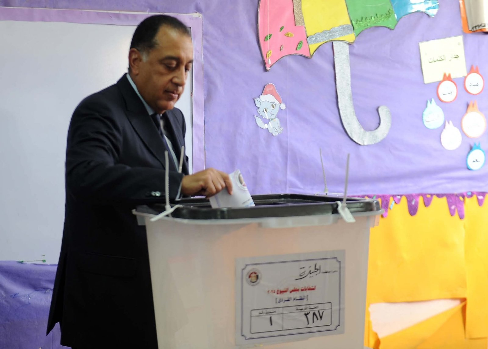 رئيس الوزراء يُدلي بصوته في انتخابات مجلس الشيوخ 2025