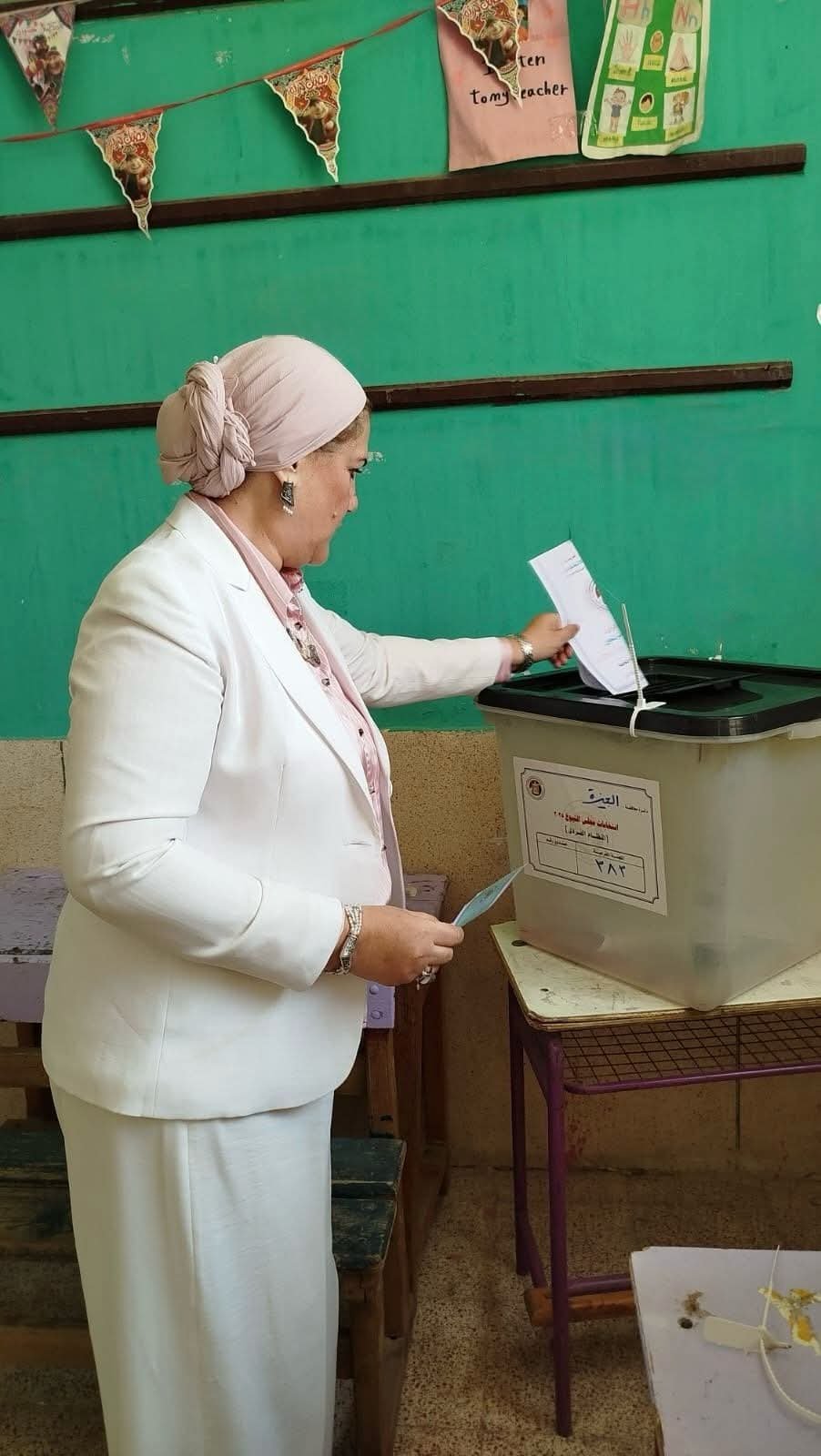 رئيسة المجلس القومي للطفولة والأمومة تُدلي بصوتها في انتخابات مجلس الشيوخ بمدينة الشيخ زايد.. وتدعو المواطنين للمشاركة الفاعلة