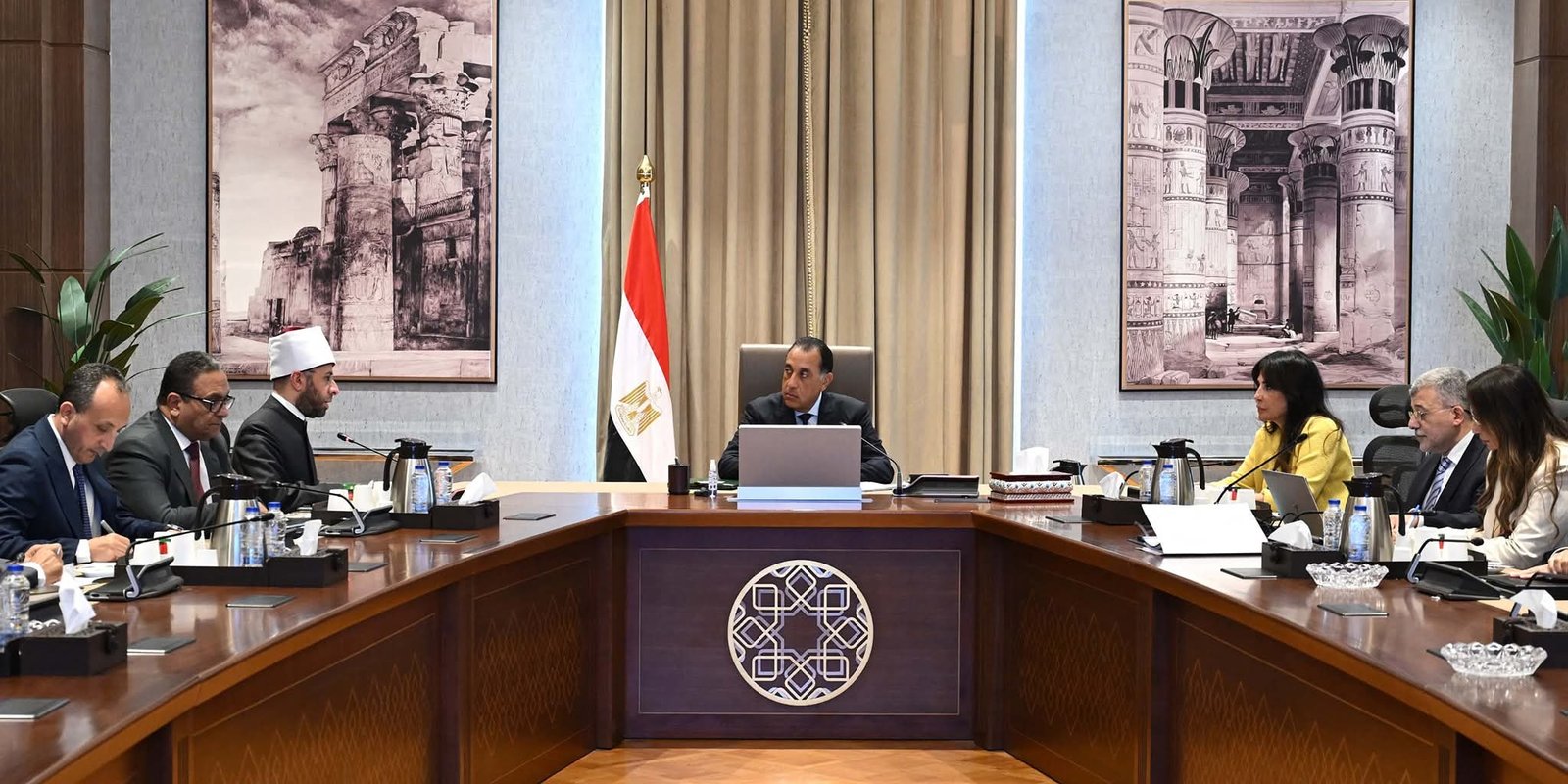 في اجتماع مع وزير الأوقاف:رئيس الوزراء يتابع جهود الوزارة وهيئة الأوقاف المصرية فيما يتعلق بإدارة مختلف أصول وأملاك الوقف