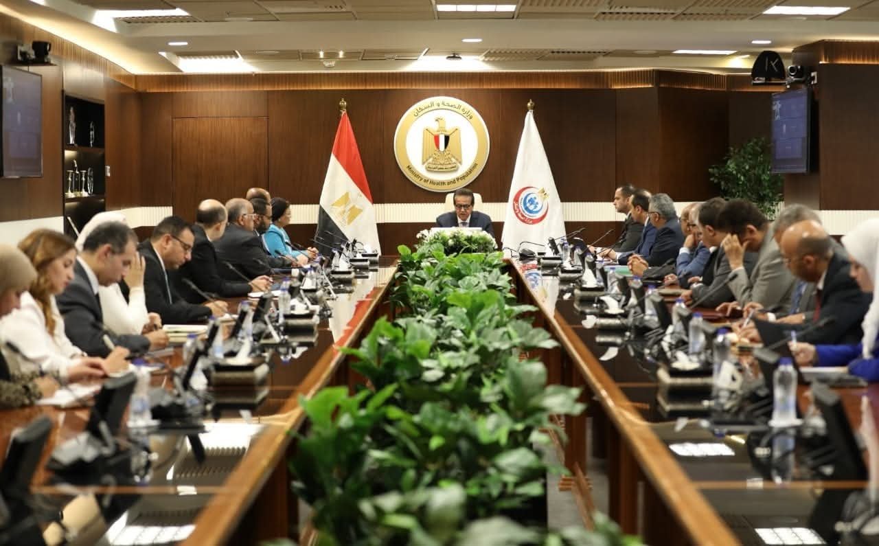 وزير الصحة يترأس اجتماعًا دوريًا مع قيادات الوزارة ورؤساء القطاعات والهيئات‎