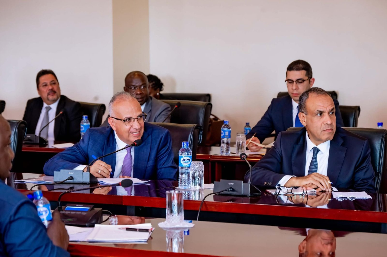 بتوجيهات من السيد رئيس الجمهورية.. وزير الخارجية يلتقي بالرئيس الأوغندي