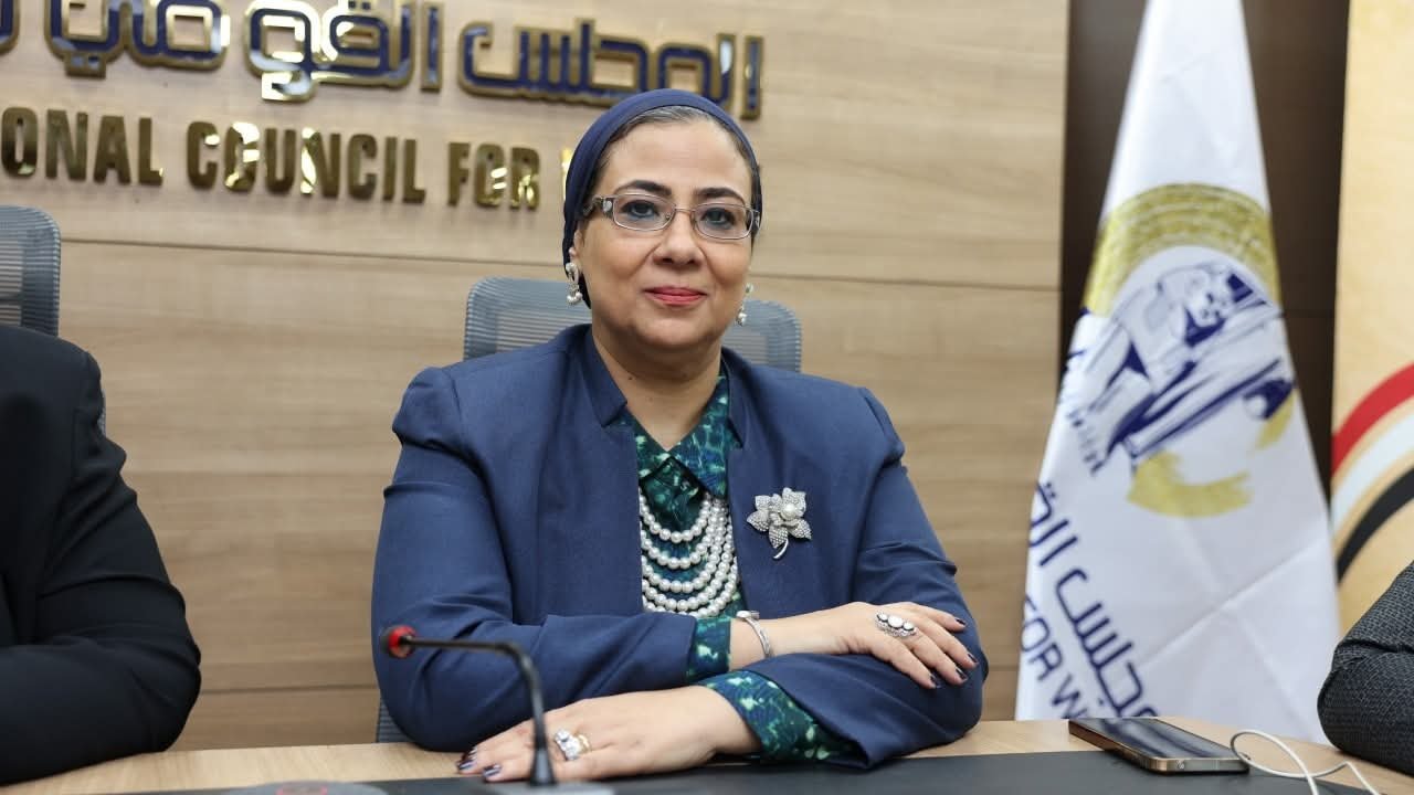 رئيسة المجلس القومى للمرأة تتابع مع محافظ سوهاج سير العملية الانتخابية بغرفة العمليات المركزية بديوان المحافظة بسوهاج