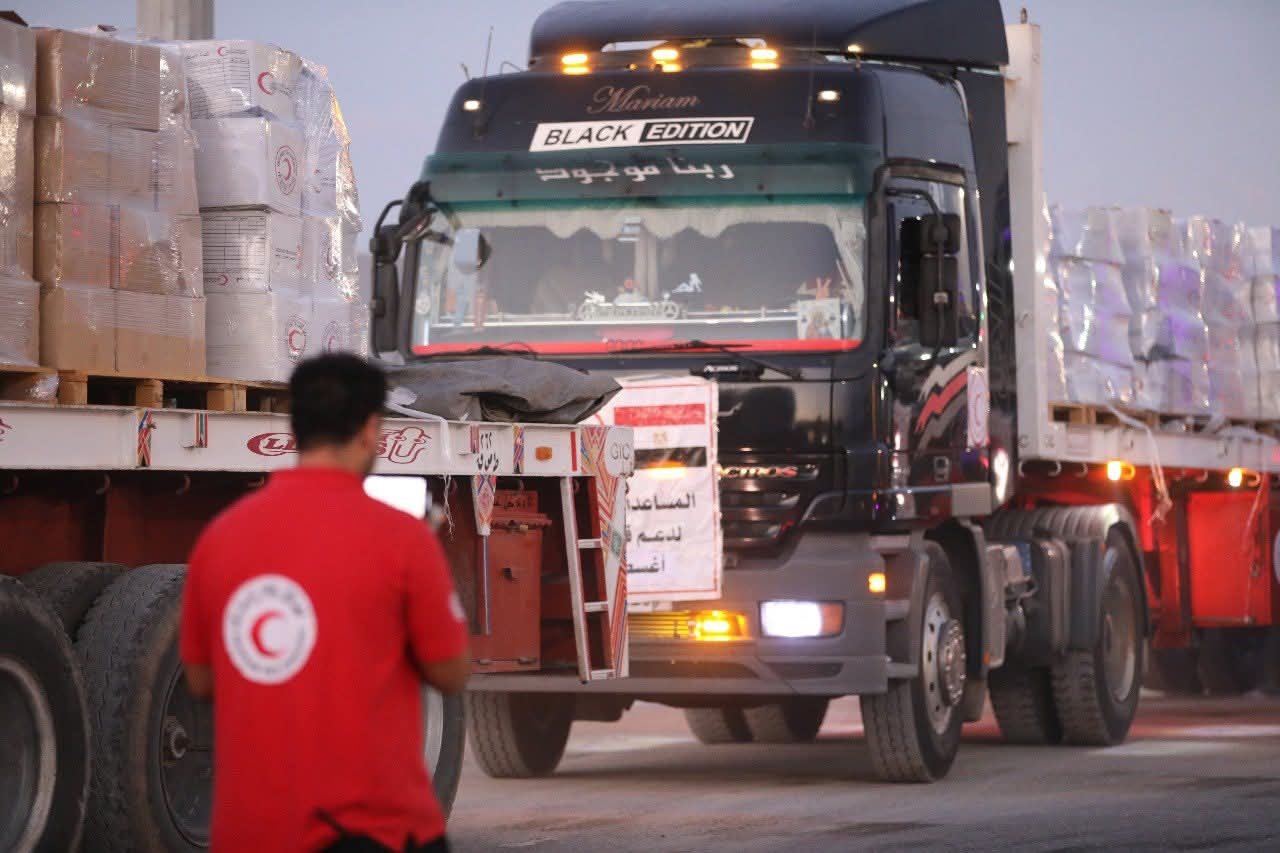 في اليوم الثامن على التوالي .. «زاد العزة» تدفع بـ 300 شاحنة من المساعدات العاجلة إلى الأشقاء الفلسطينيين