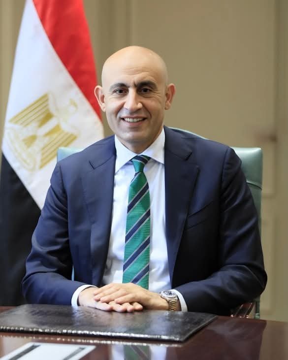 وزير التربية والتعليم يصدر قرارا وزاريا بشأن حركة بعض مديري ووكلاء المديريات التعليمية