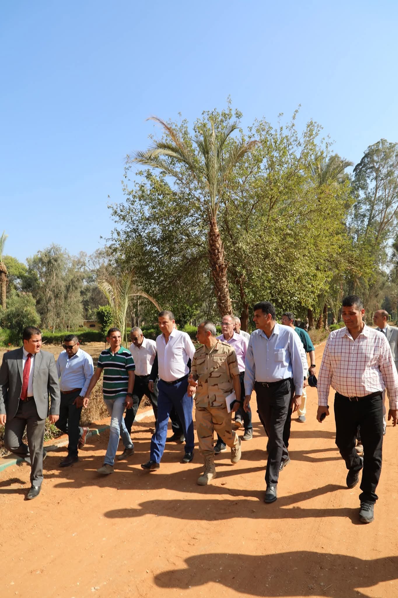 وزير الزراعة يتفقد أعمال التطوير بمحطة الزهراء للخيول العربية الأصيلة ويوجه بسرعة الإنجاز