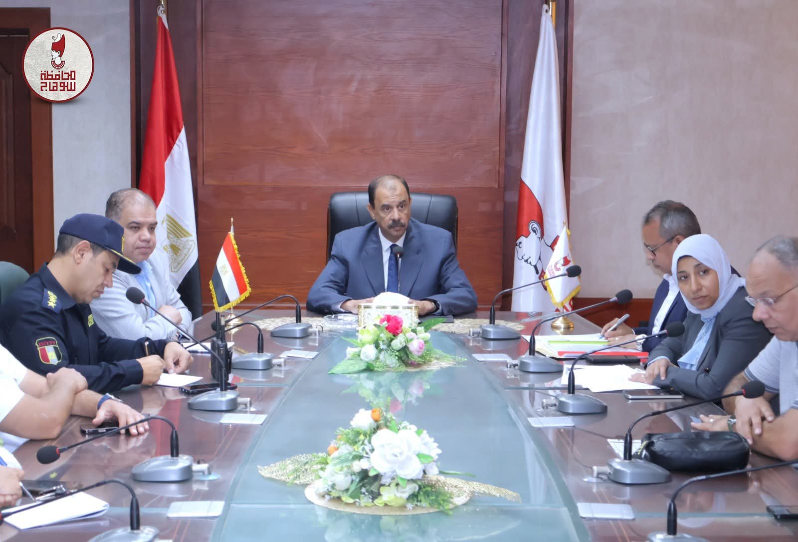 محافظ سوهاج يبحث مقترحات تطوير شارع المحطة بوسط العاصمة