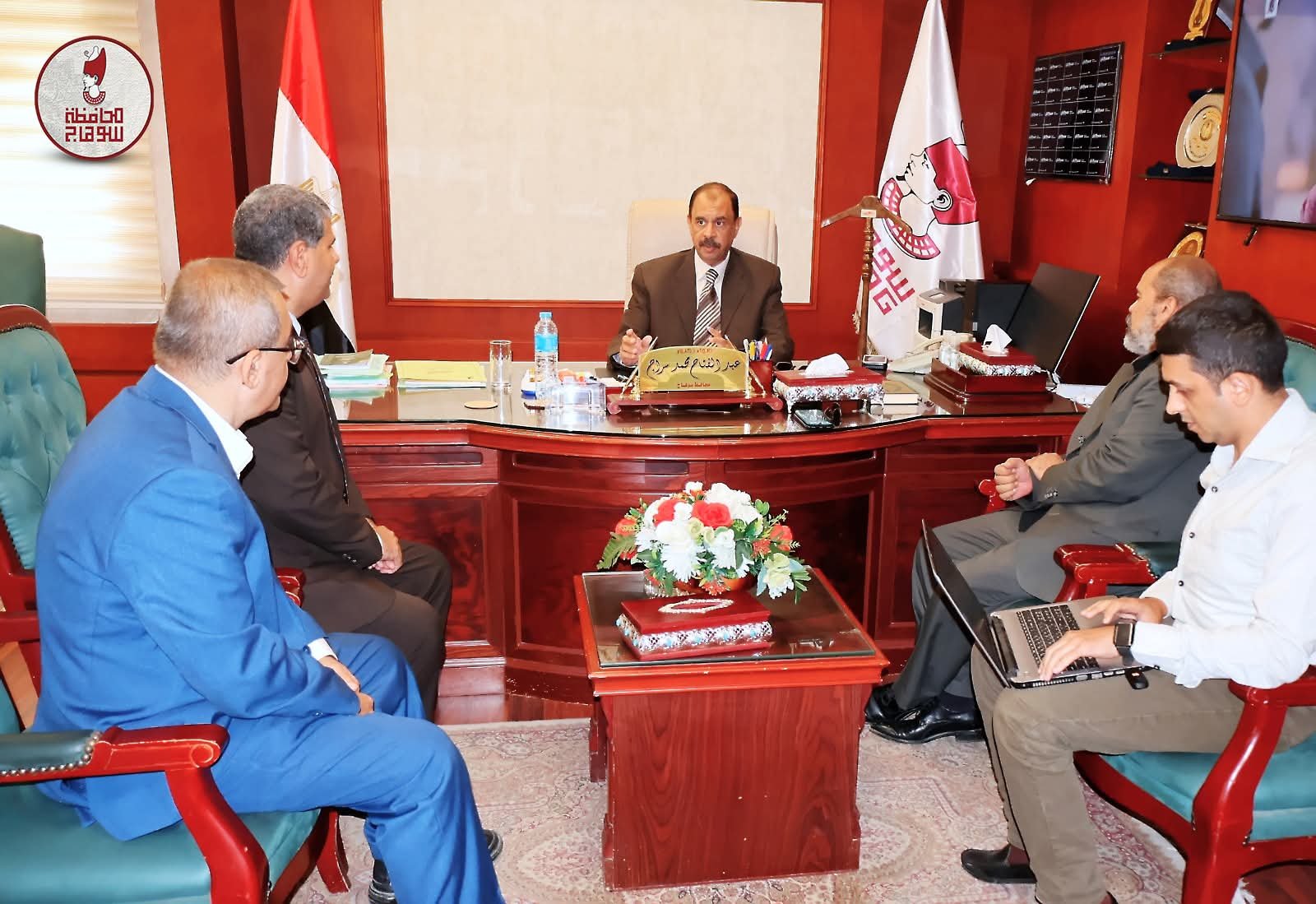 محافظ سوهاج يبحث مع وفد “المالية” و”E-Finance” تطوير النظام المالي والتحول الرقمي بالمحافظة