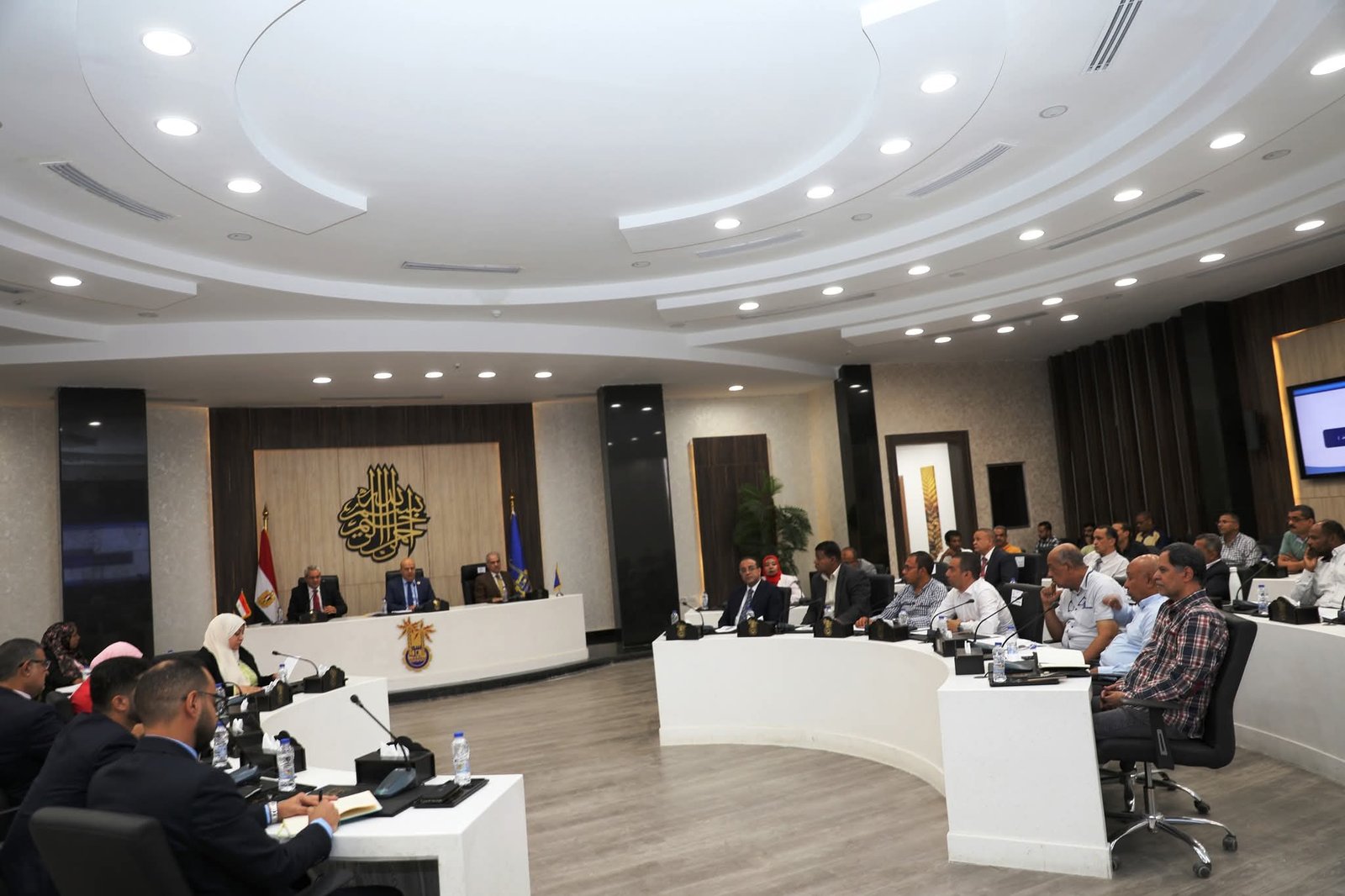 إجتماعات تنسيقية لإعداد دراسات الجدوى المبدئية لإنشاء المنطقة اللوجستية المتكاملة بمدينة أبو سمبل