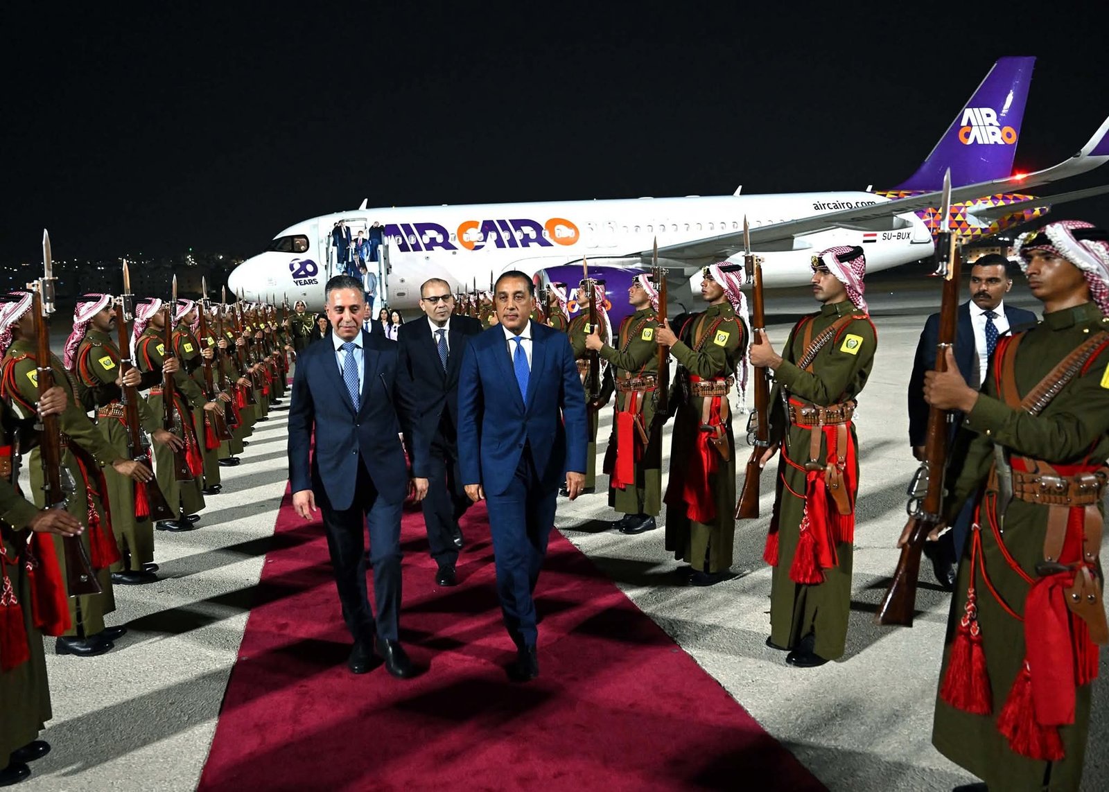 رئيس الوزراء يصل العاصمة الأردنية عمّان للمشاركة في أعمال الدورة الـ ٣٣ للجنة العليا المصرية الأردنية المشتركة