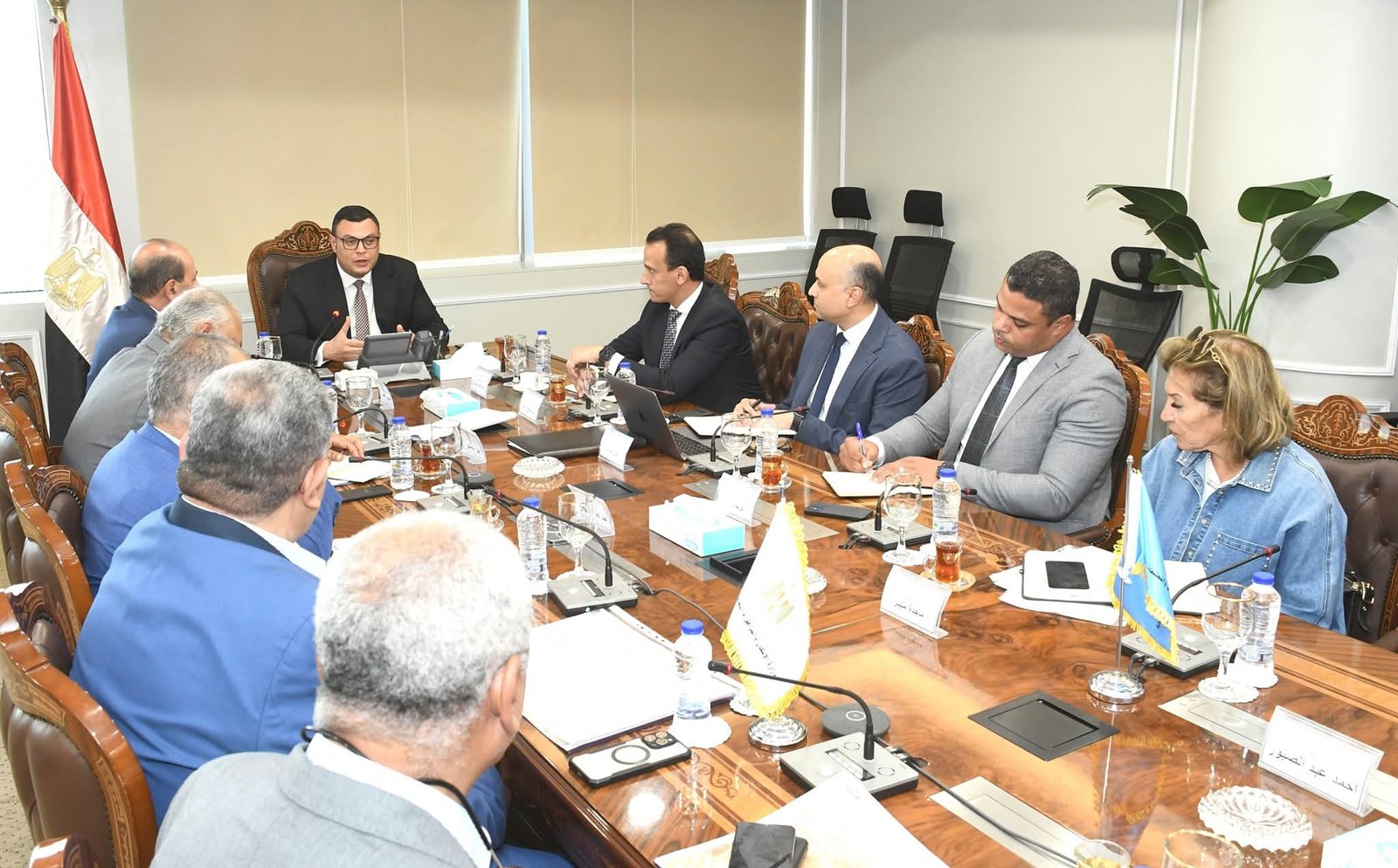 وزير الإسكان يعقد اجتماعًا مع الشركات المنفذة لمشروع حدائق تلال الفسطاط