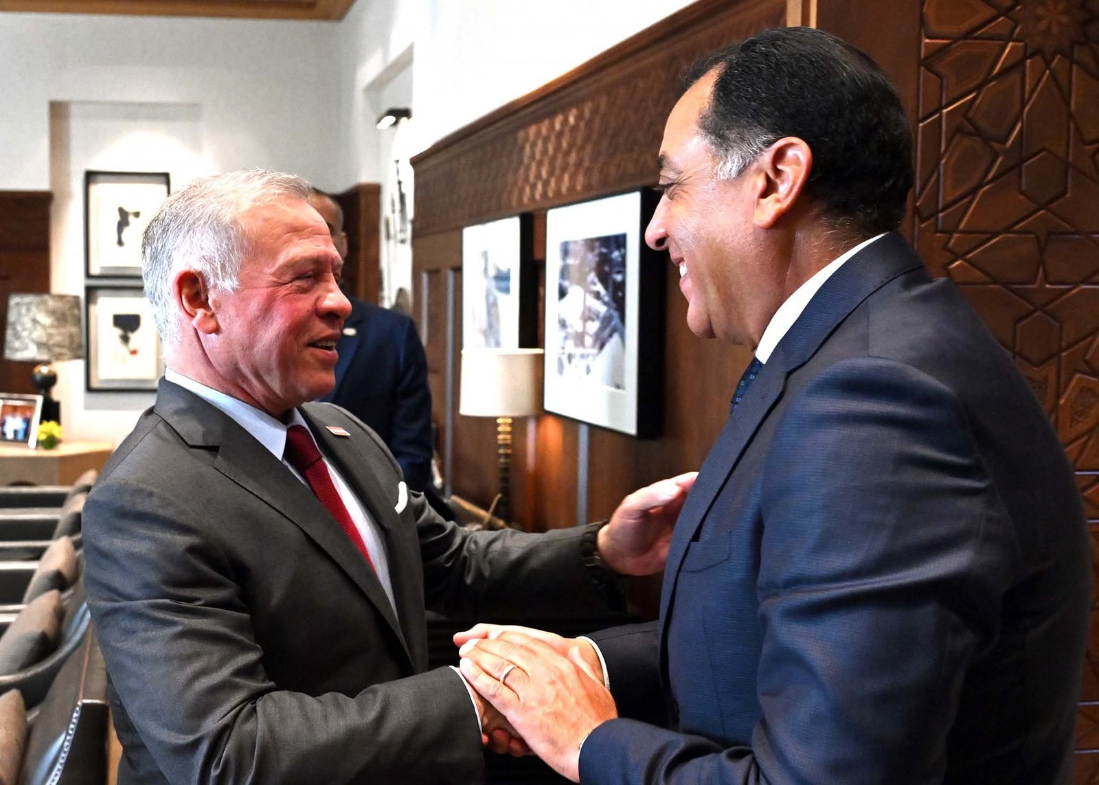 عاهل المملكة الأردنية الهاشمية يستقبل رئيس الوزراء بالديوان الملكي بالحسينية