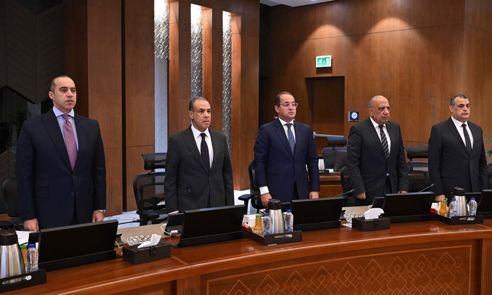 مجلس الوزراء يستهل اجتماعه اليوم بالوقوف دقيقة حداد على روح الدكتور علي المصيلحي