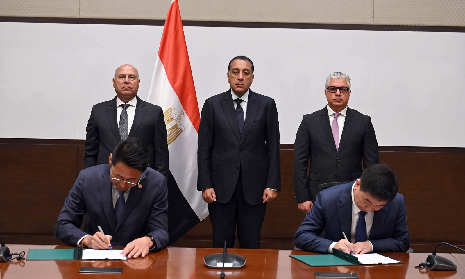 بإجمالي استثمارات مليار دولار على 3 مراحل:رئيس الوزراء يشهد توقيع عقد إنشاء مصنع مجموعة سايلون الصينية للإطارات بـ “اقتصادية قناة السويس”