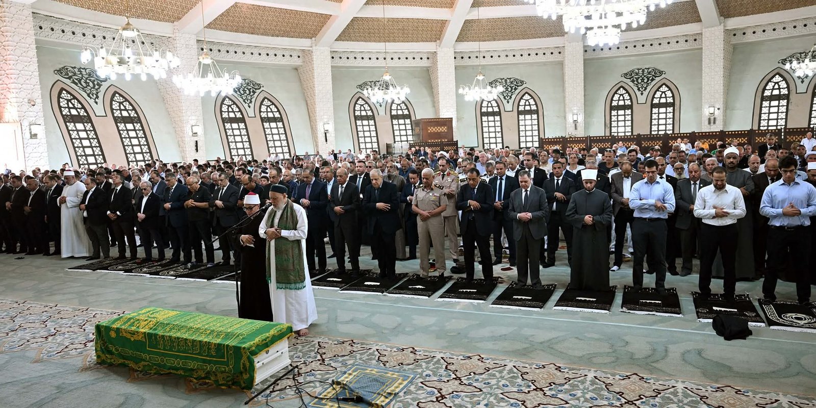 رئيس الوزراء يؤدي صلاة الجنازة على الدكتور علي المصيلحي بمسجد الشرطة بالسادس من أكتوبر