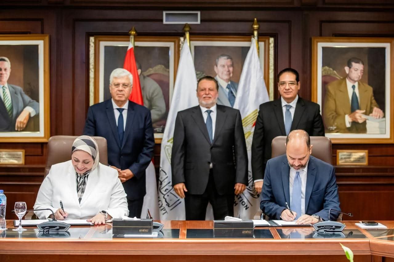 محافظ البنك المركزي ووزير التعليم العالي يشهدان مراسم توقيع اتفاقيتي شراكة بين المعهد المصرفي وجامعتي القاهرة وسوهاج في إطار برنامج شهادة البكالوريوس في العلوم المصرفية