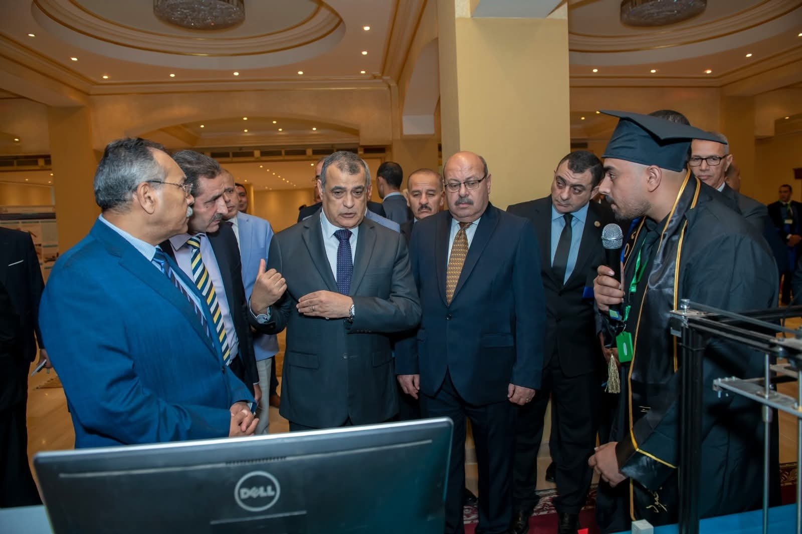 وزير الدولة للإنتاج الحربي يشهد حفل تخرج دفعة جديدة من الأكاديمية المصرية للهندسة والتكنولوجيا المتقدمة التابعة للوزارة