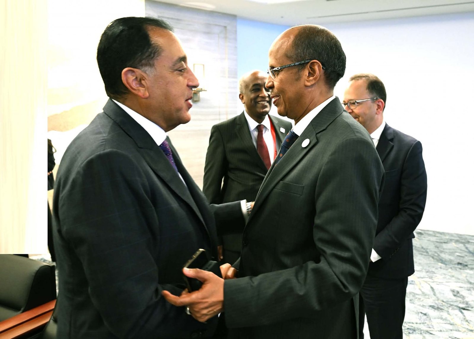 رئيس الوزراء يلتقي رئيس مفوضية الاتحاد الأفريقي