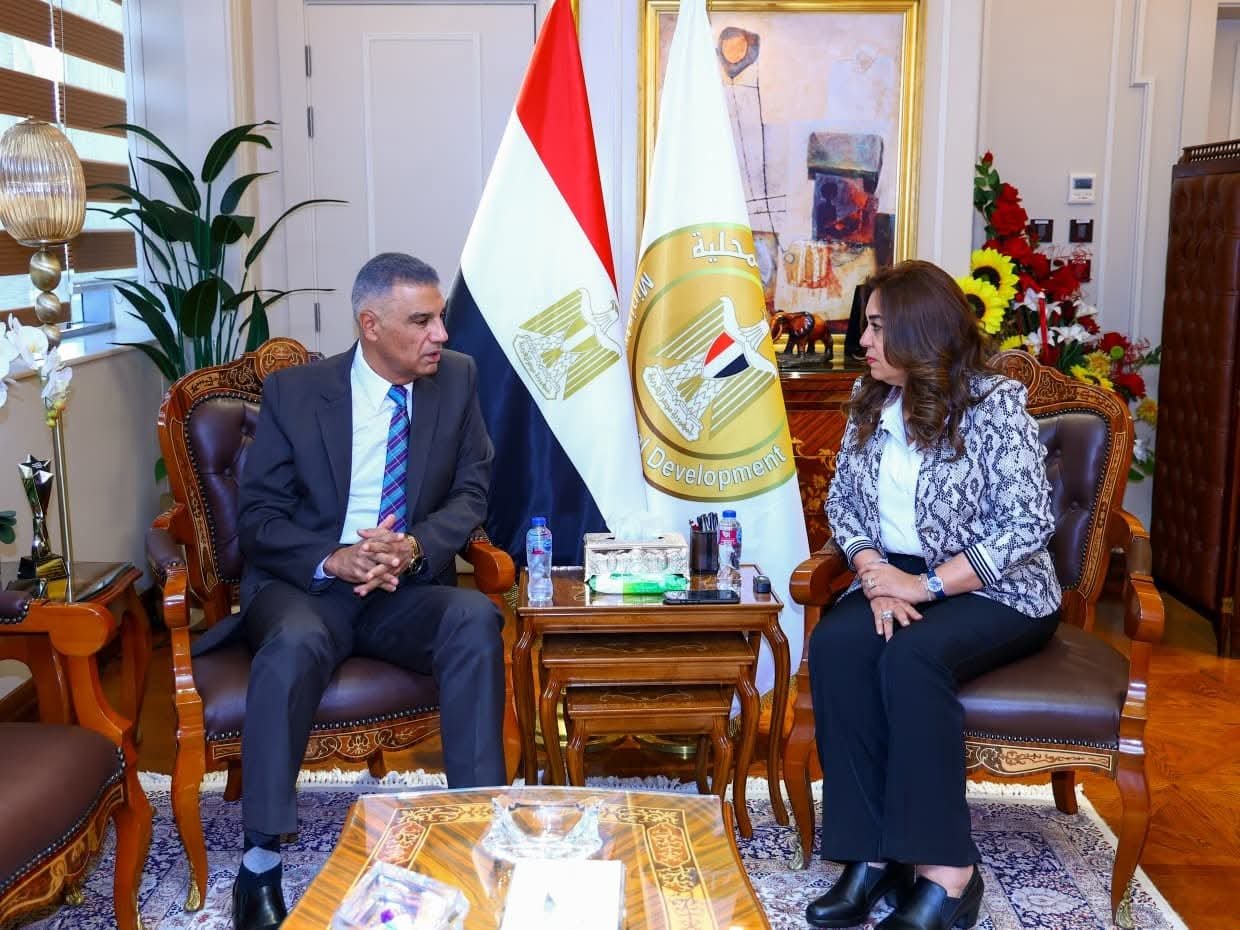 وزيرة التنمية المحلية تتابع مع محافظ أسوان الموقف التنفيذي لمشروعات الخطة الاستثمارية والمبادرة الرئاسية ” حياة كريمة” والموجة الـ 27 لإزالة التعديات