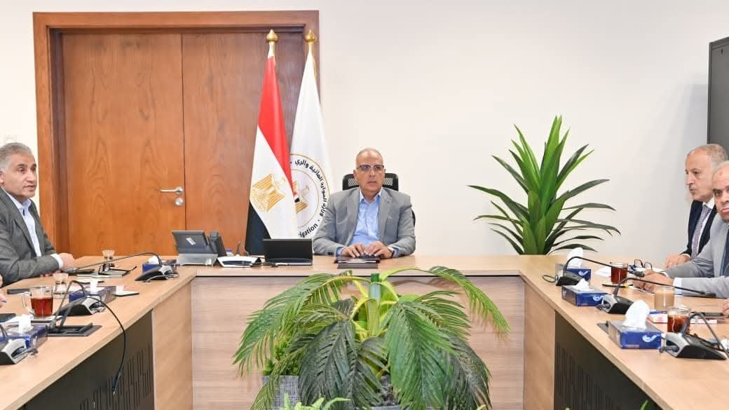 وزير الري يتابع الموقف التحصيلي لمستحقات الوزارة المالية والرؤية المستقبلية للنهوض بالعملية التحصيلية