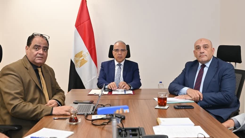 وزير الري يتابع حالة مجري نهر النيل وفرعيه ومجهودات إزالة التعديات واستلام أراضي طرح النهر وإنتاج خرائط مساحية حديثة لكامل المجري