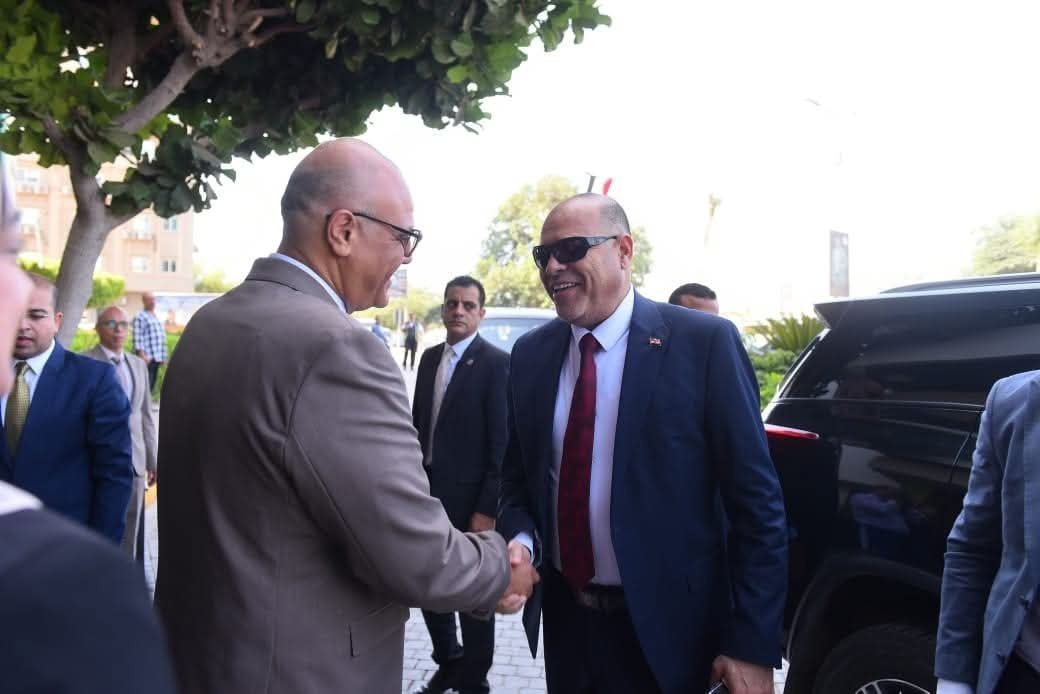 وزير العمل يبحث مع محافظ القليوبية تفعيل سبل التعاون في الملفات المشتركة