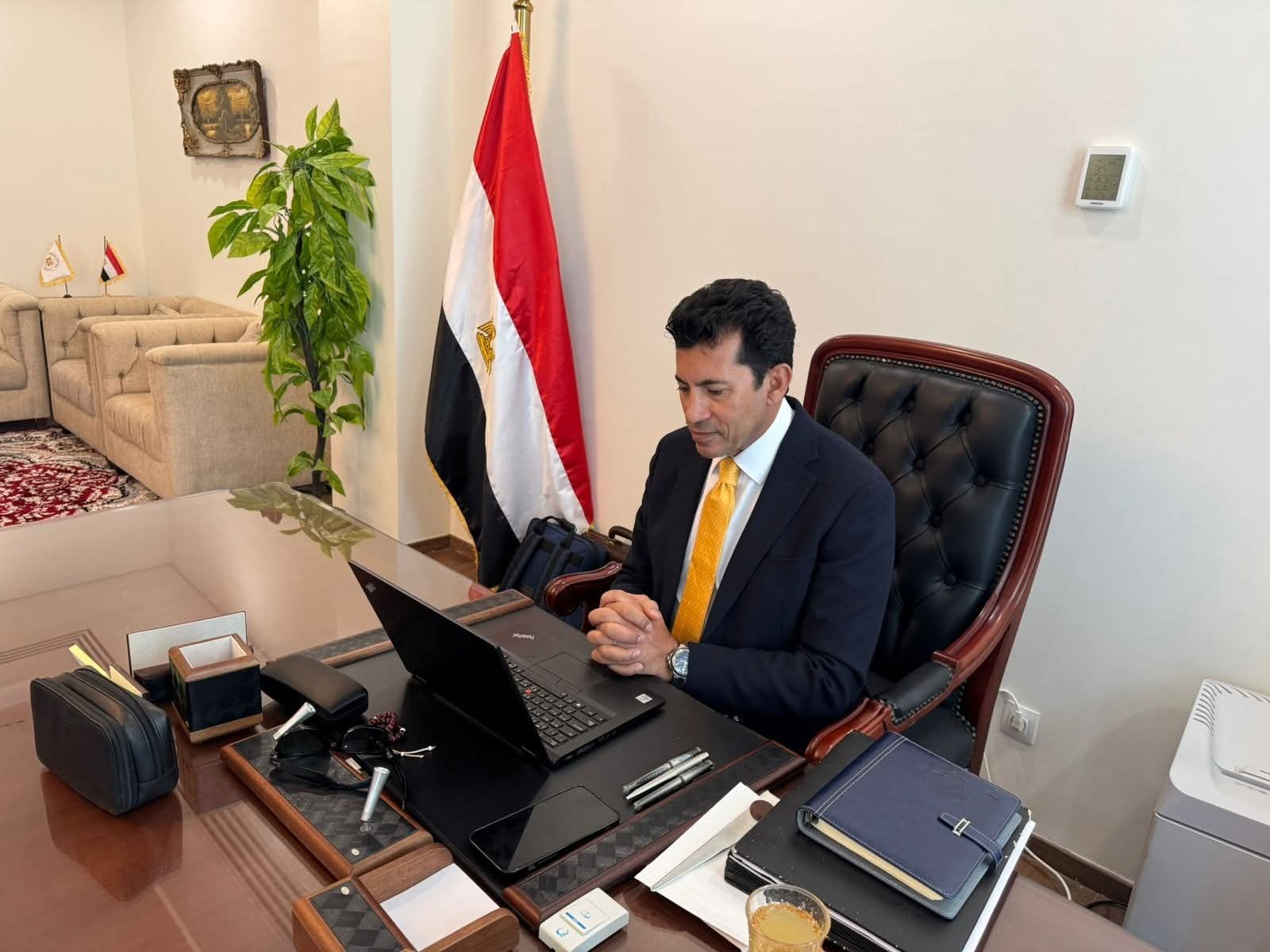 وزير الشباب والرياضة يتابع استعدادات إطلاق مبادرة “الكيانات في الشارع” عبر الفيديو كونفرانس