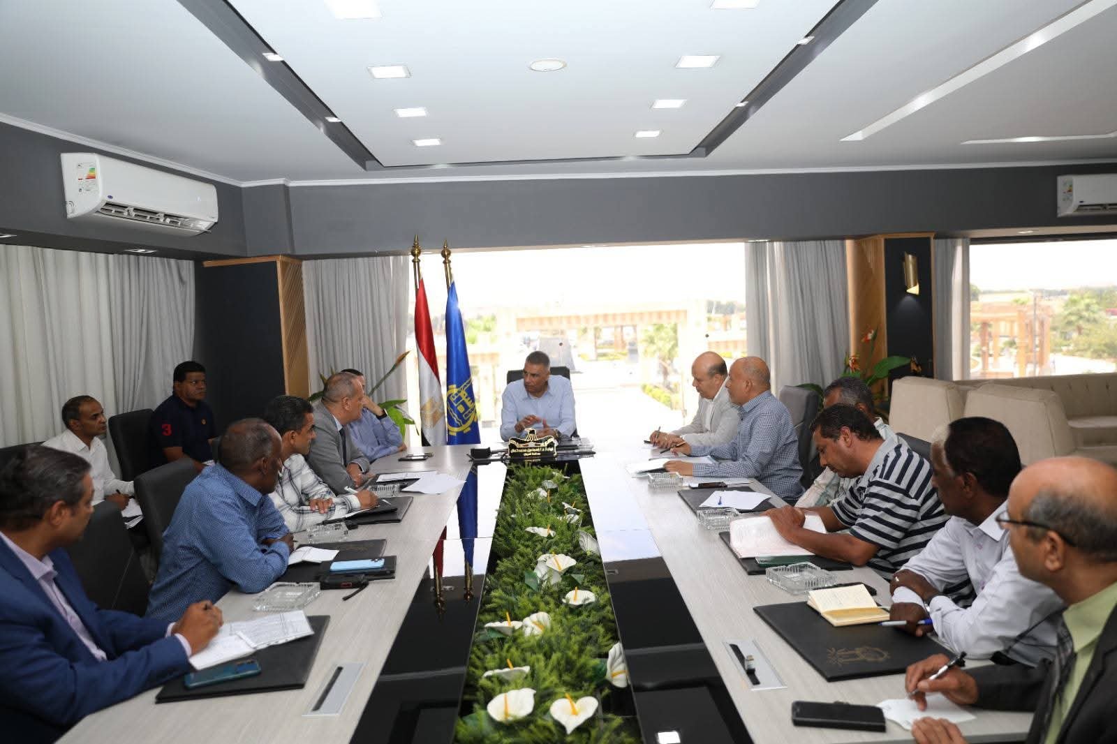 محافظ أسوان يوجه بالإستعداد المسبق والتجهيز المبكر والجيد لإستقبال العام الدراسى الجديد