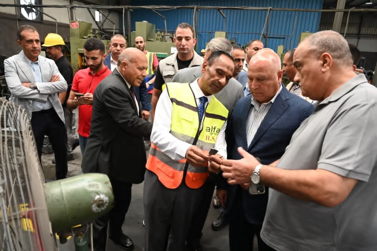 وزير الصناعة والنقل يتفقد موقع مجمع مرغم ٣ الجاري إنشاؤه بمحافظة الإسكندرية