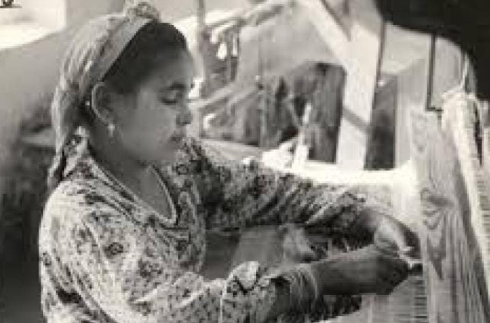 المجلس القومي للمرأة ينعى الفنانة النسّاجة فاطمة عوض