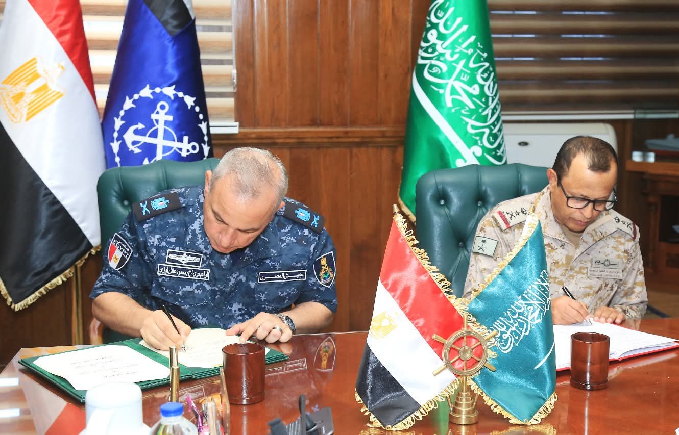 قائد القوات البحرية يلتقى رئيس أركان القوات البحرية الملكية السعودية