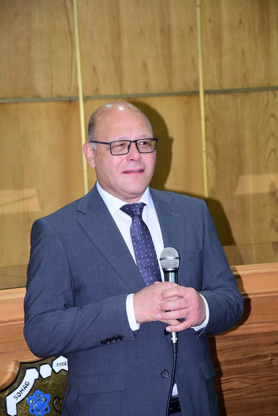 رئيس جامعة سوهاج يقرر صرف ٢٠٠٠ جنيه مكافاة لمختلف قطاعات جامعة سوهاج