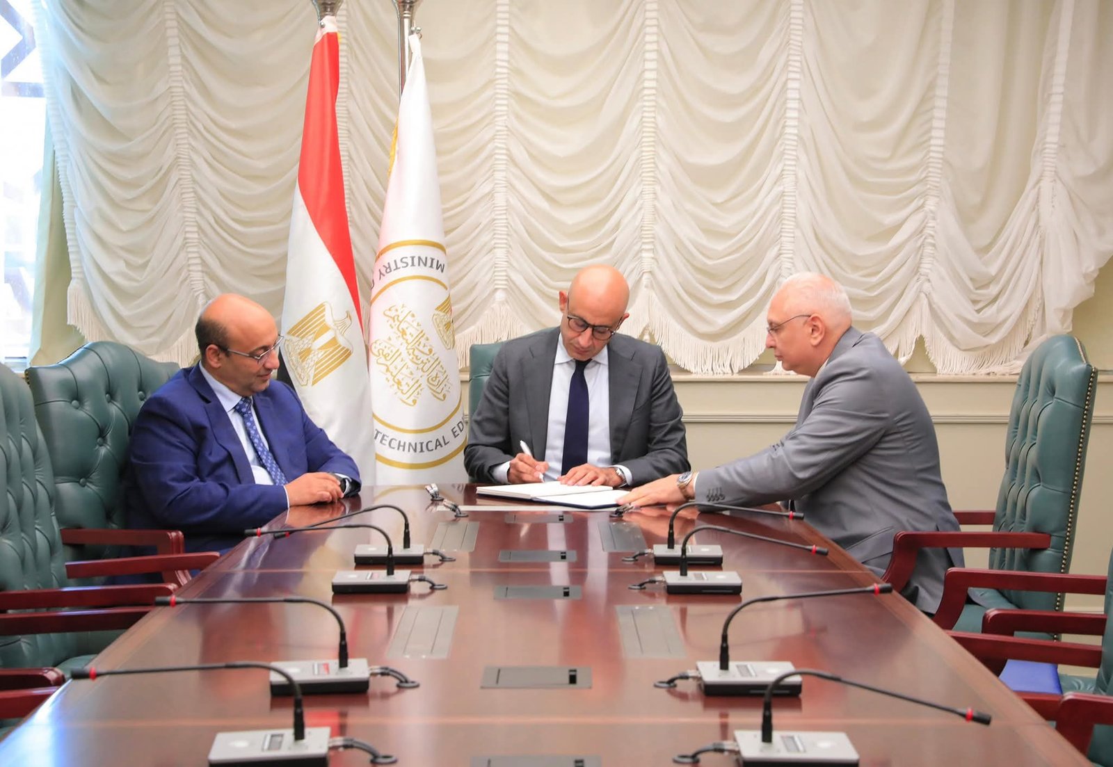 وزير التربية والتعليم يعتمد نتيجة امتحانات الدبلومات الفنية الدور الثاني ٢٠٢٥ بنسبة نجاح (89.88%)