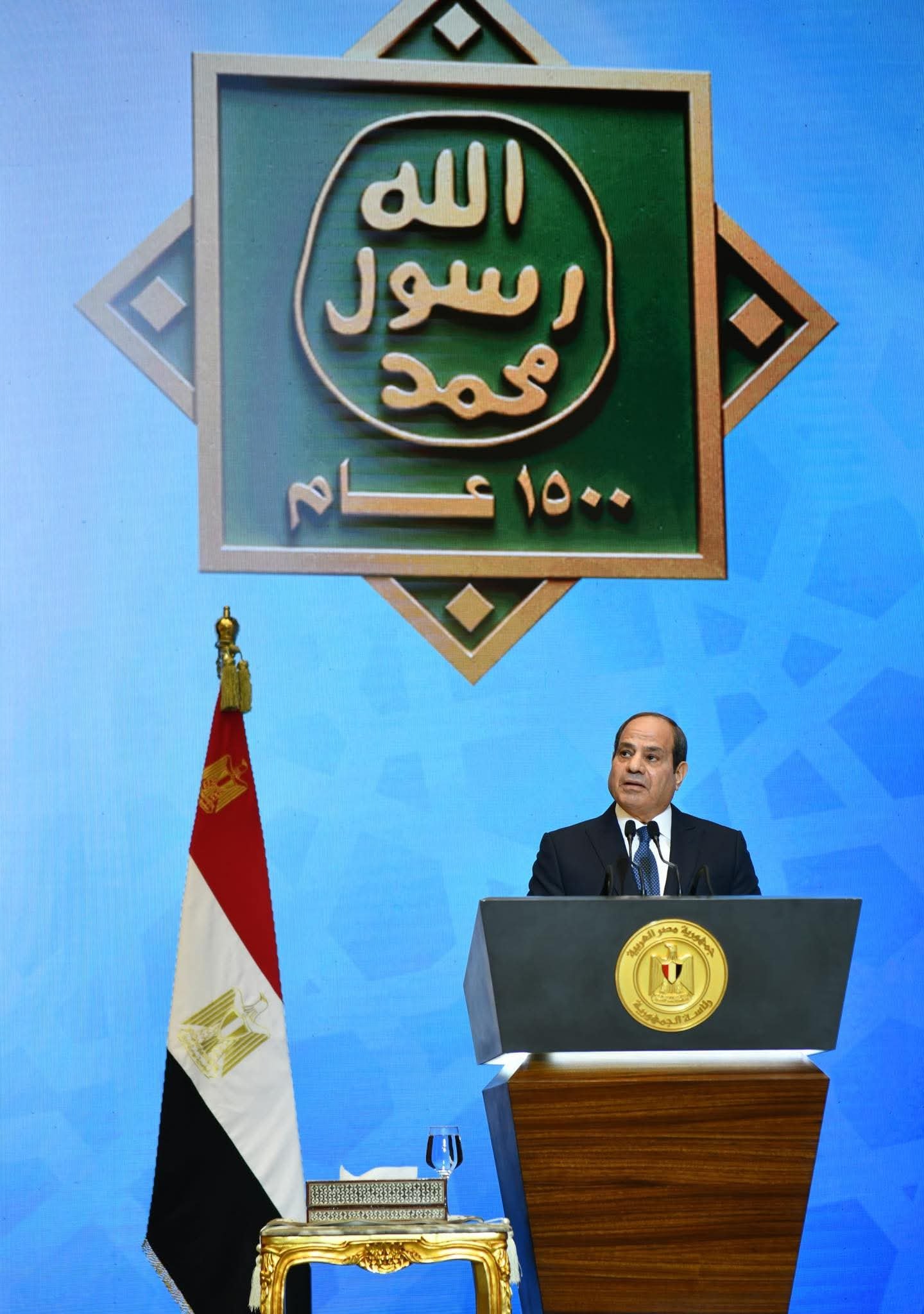 “الرئيس السيسي يهنئ الشعب المصري بحلول ذكرى المولد النبوى الشريف”