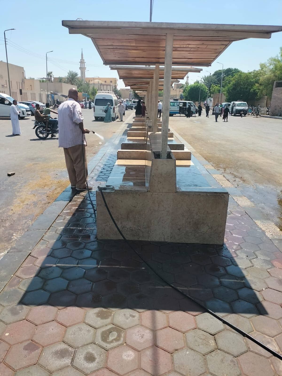 مدينة الأقصر تنفذ حملة نظافة شاملة بمحيط شارع مستشفى الكرنك الدولي وميدان الملك عبد الله