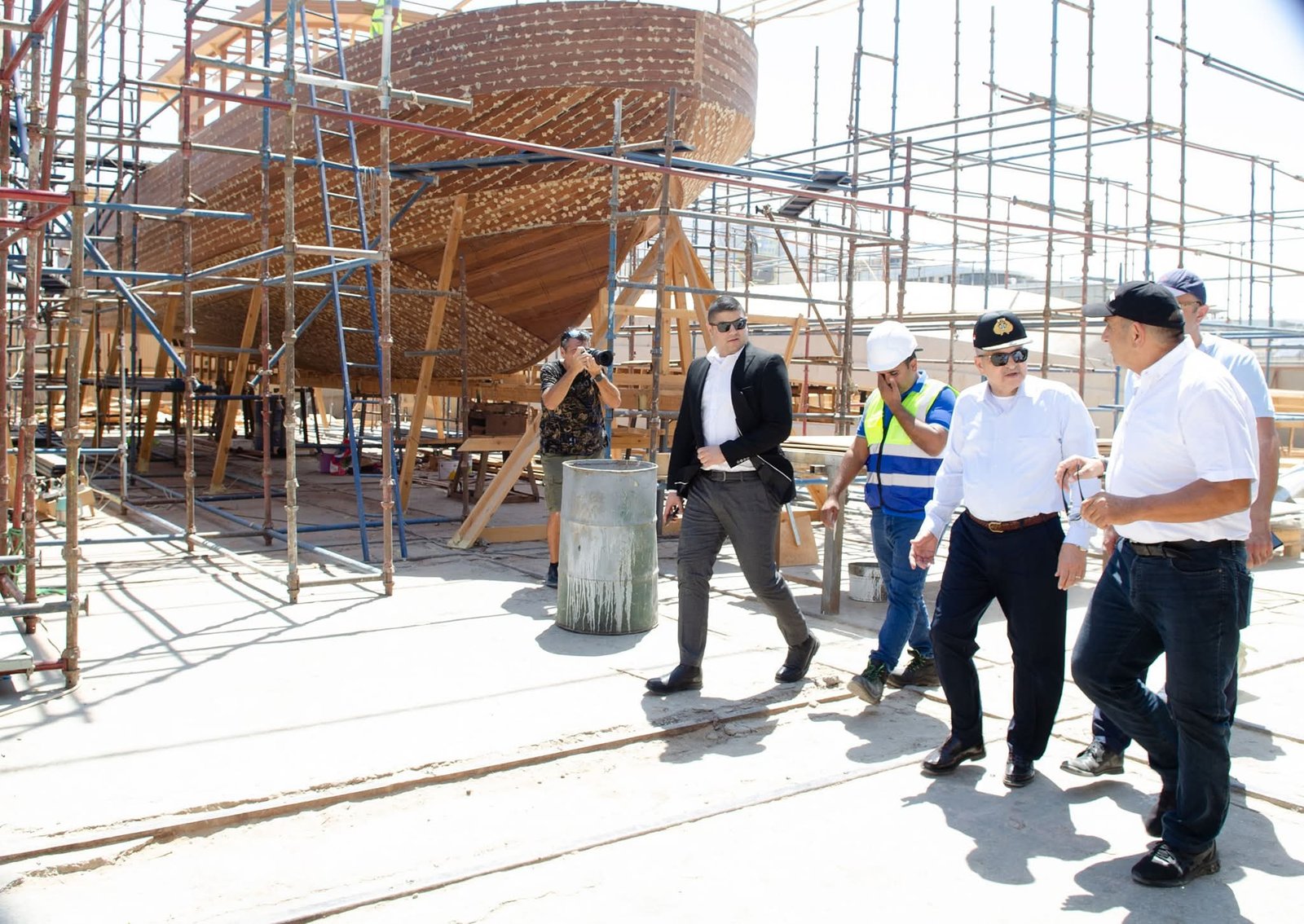 رئيس هيئة قناة السويس يتابع مستجدات أعمال بناء ٨ قاطرات بحرية بقوة شد ٩٠ طن و ٤ سفن صيد أعالي بحار ويخت سياحي ولنشين