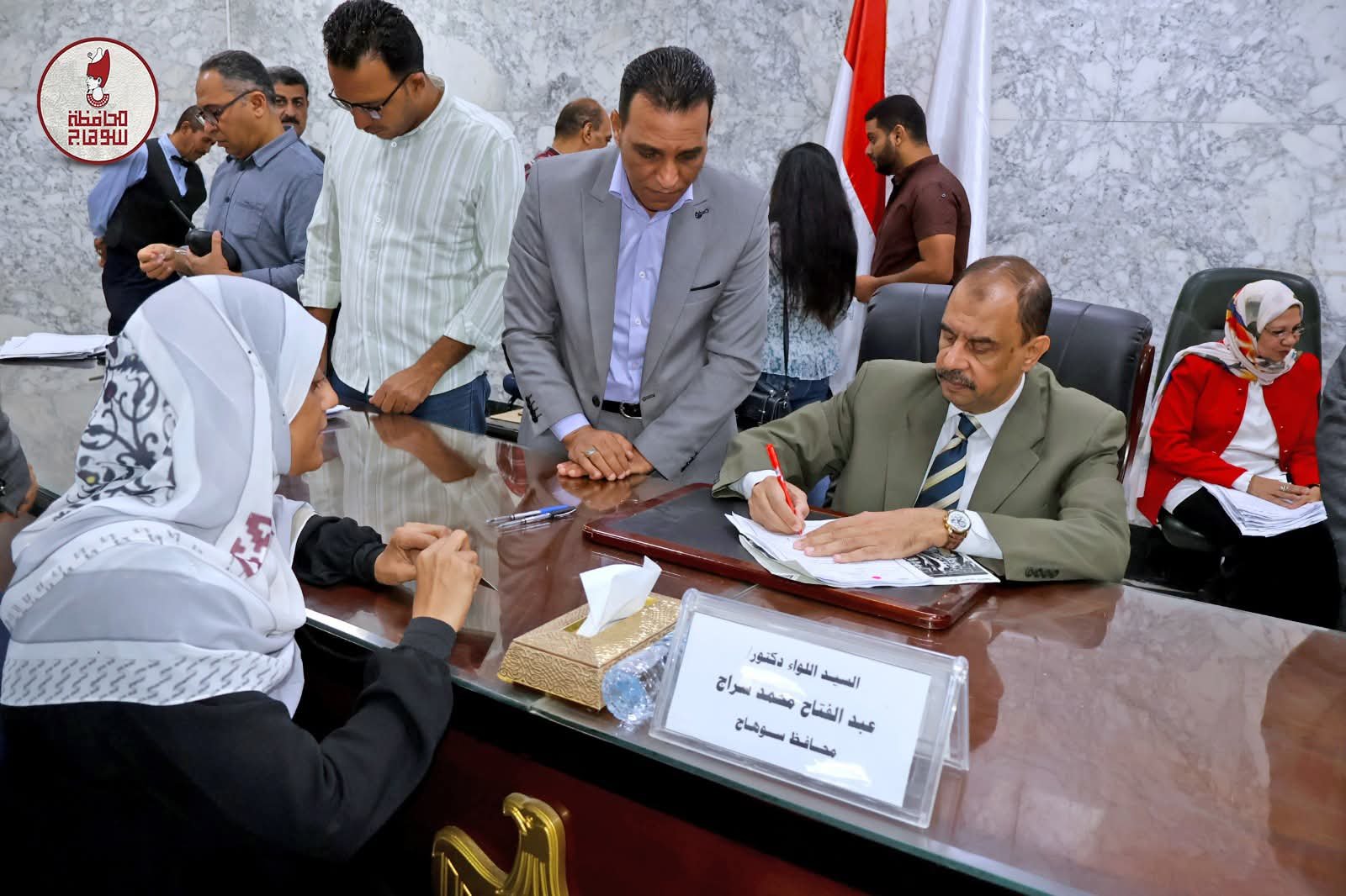 محافظ سوهاج يعقد اللقاء الجماهيري الأسبوعي للاستماع إلى شكاوى وطلبات المواطنين