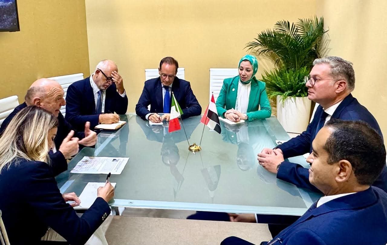 وزير البترول والثروة المعدنية يشهد جلسة مباحثات مع وزير البيئة وأمن الطاقة الإيطالي