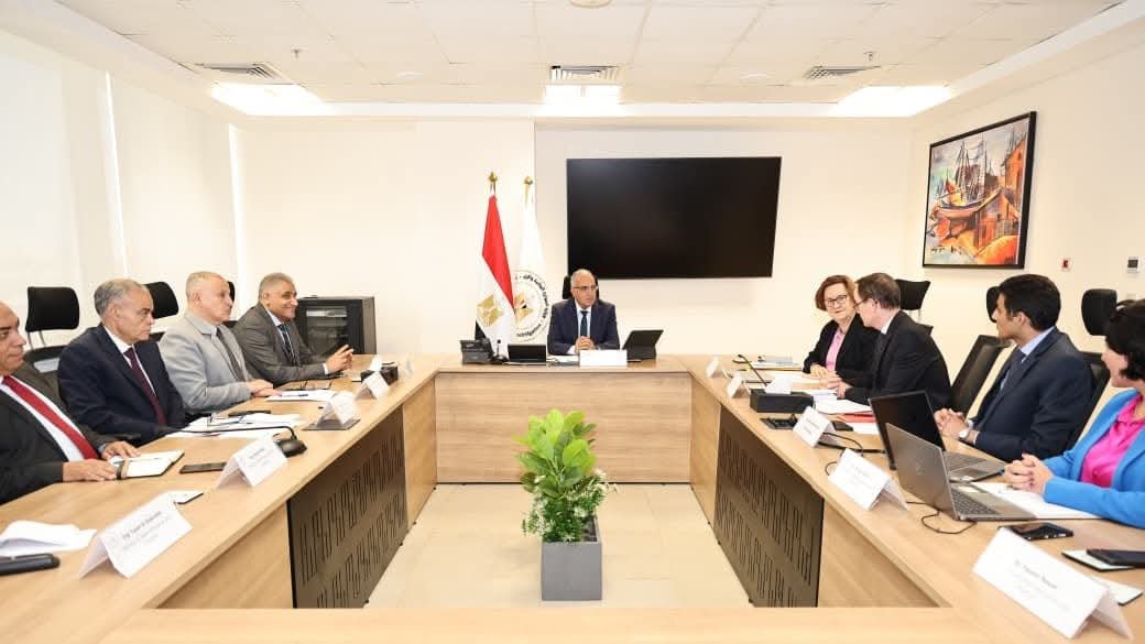 وزير الري يبحث مع المدير الإقليمي للوكالة الفرنسية للتنمية سبل تعزيز التعاون بين الوزارة والوكالة في مجال الموارد المائية والري