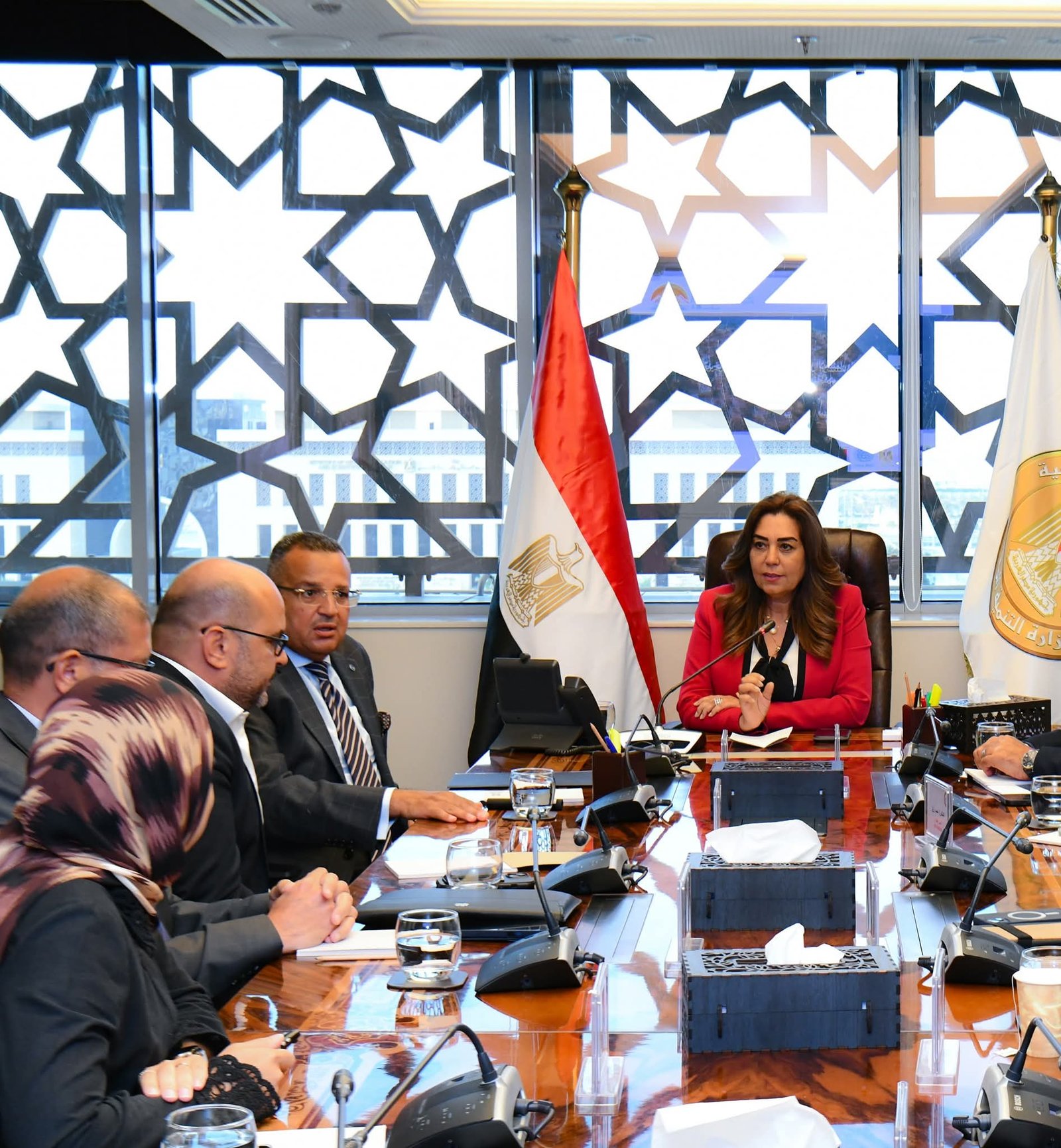 وزيرة التنمية المحلية والقائم بأعمال وزير البيئة تجتمع مع محافظ جنوب سيناء للاطلاع على آخر مستجدات تنفيذ مشروعات التطوير البيئي بالمحافظة والمحميات التابعة لها