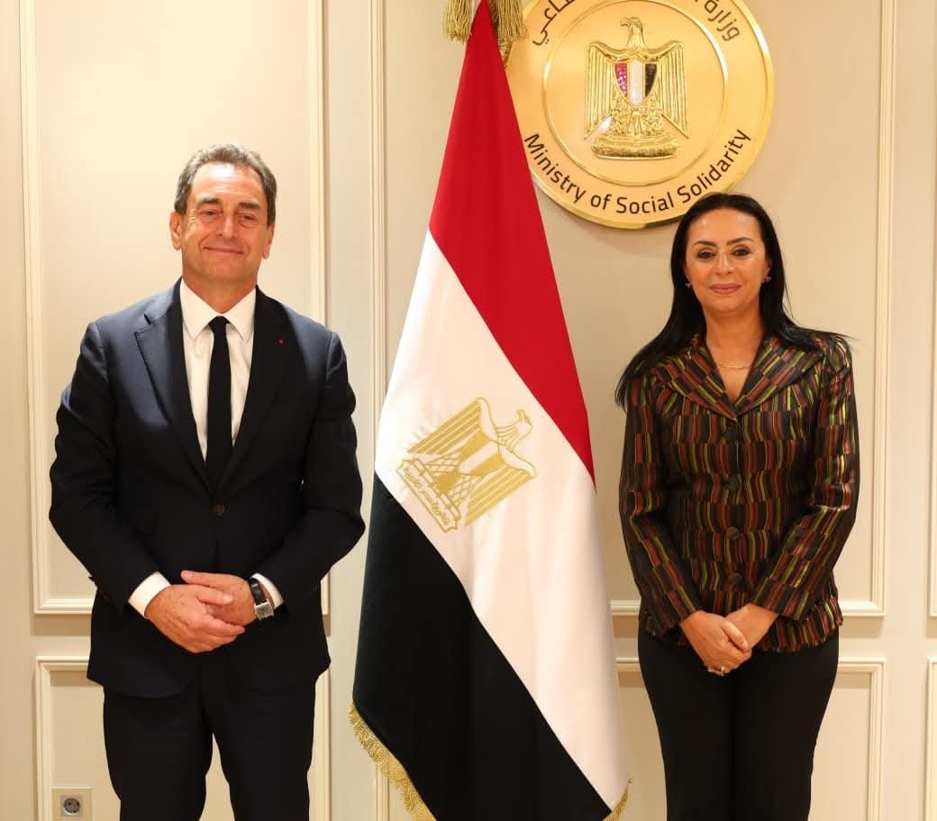 وزيرة التضامن الاجتماعي تلتقي السفير الفرنسي بالقاهرة